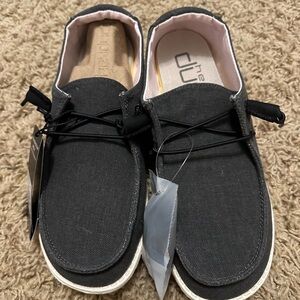 NWT, women’s Hey Dudes, size 8